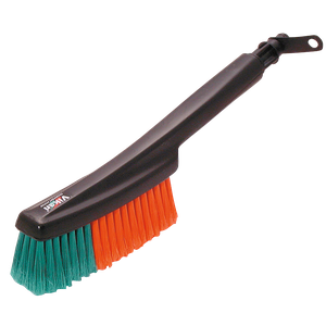 WATERFED HAND HELD VEHICLE BRUSH