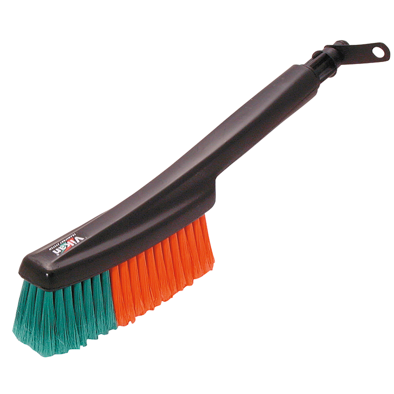 WATERFED HAND HELD VEHICLE BRUSH